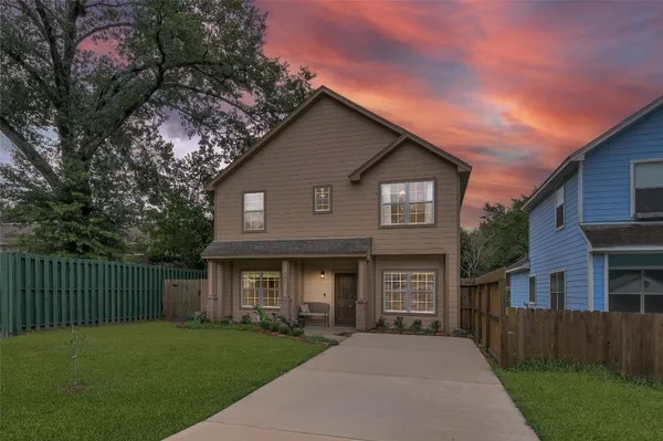 $2,150 | 592 Mosswood Drive, Conroe, TX 77302