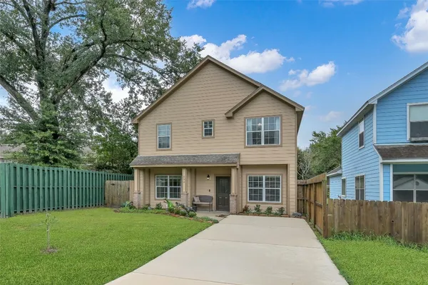 $2,150 | 592 Mosswood Drive, Conroe, TX 77302