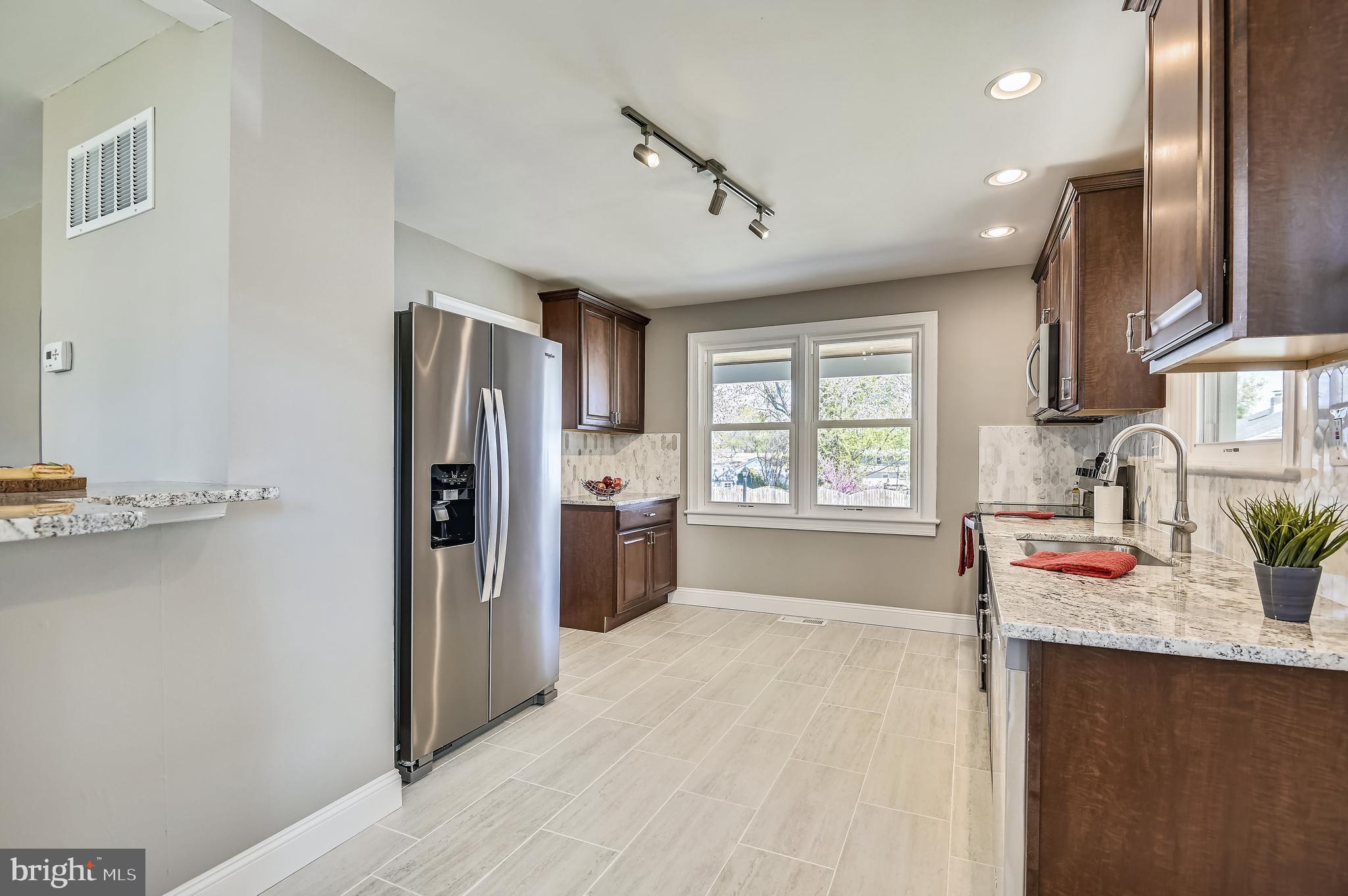 603 Fairmount Road Linthicum Heights, MD 21090 - Photo 5 of 27