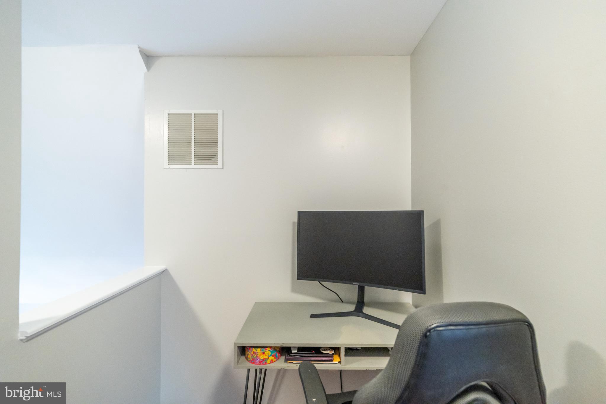 6005 Honnicut Drive Centreville, VA 20121 - Photo 18 of 29 a workspace with furniture and screen