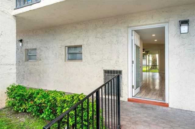 $2,100 | 8901 South Hollybrook Boulevard, Unit 109, Pembroke Pines, FL 33025