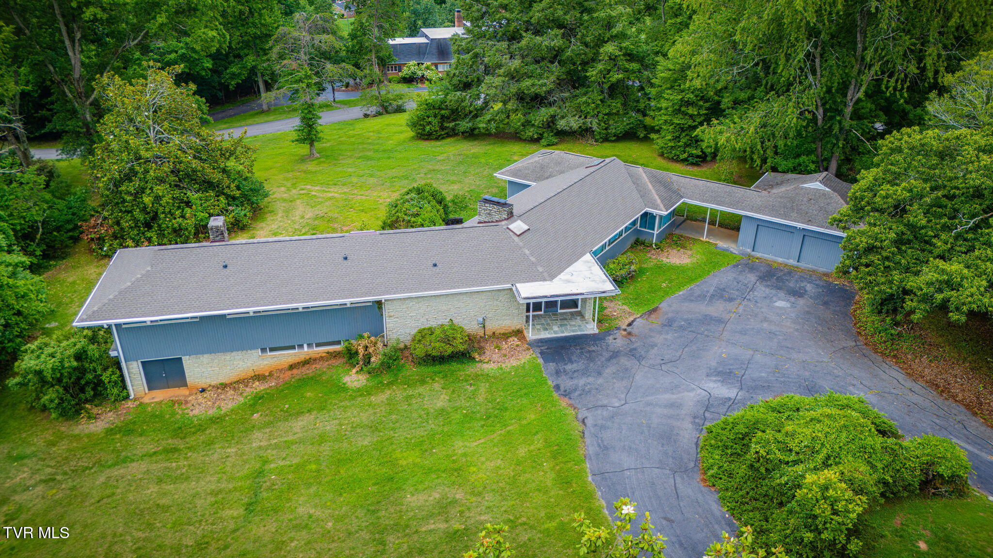 209 Maple Tree Drive Bristol, TN 37620 - Photo 13 of 53 101