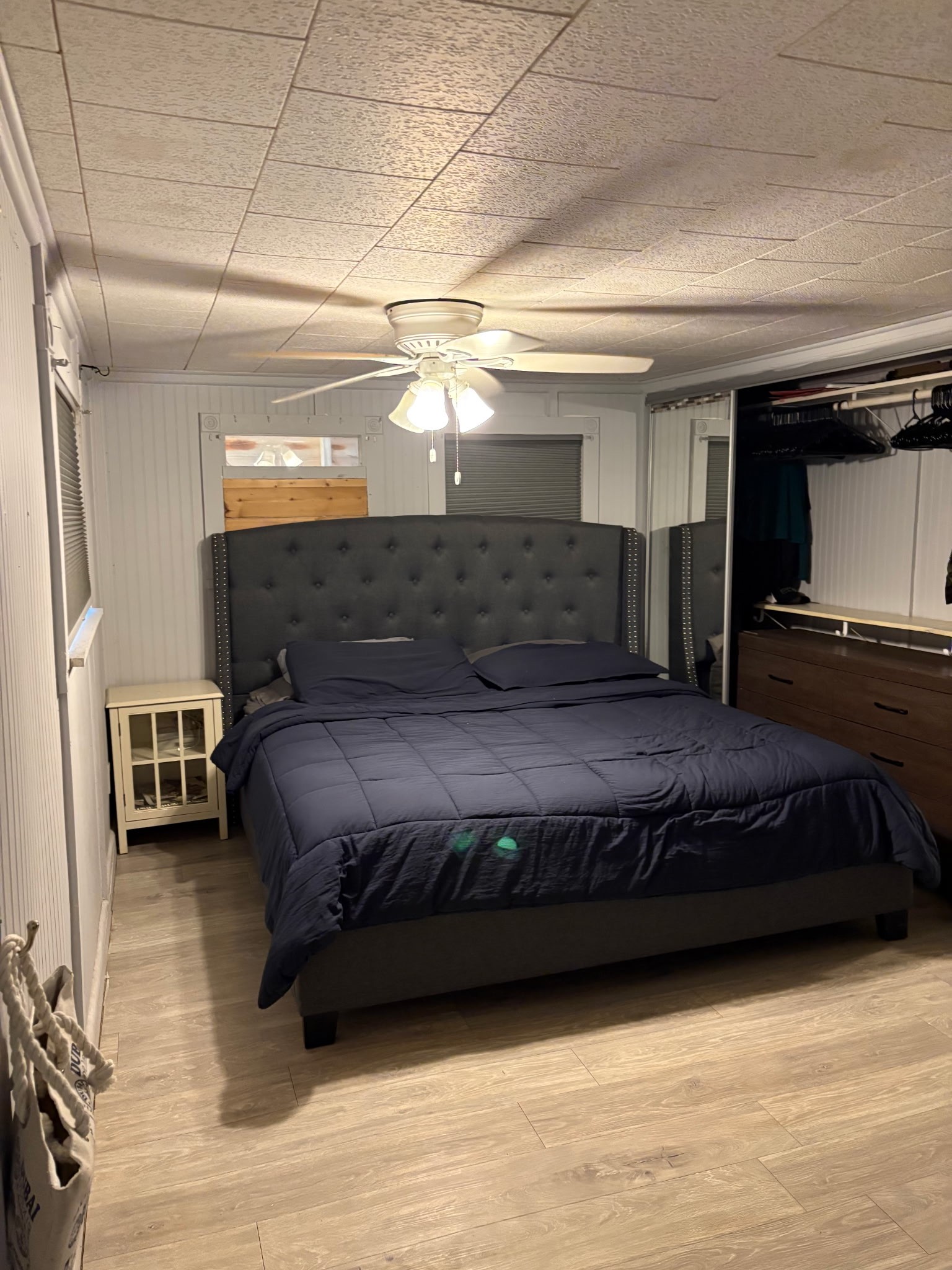 4915 West Farm To Market 1462 Rosharon, TX 77583 - Photo 14 of 17 a bedroom with a bed and a night stand