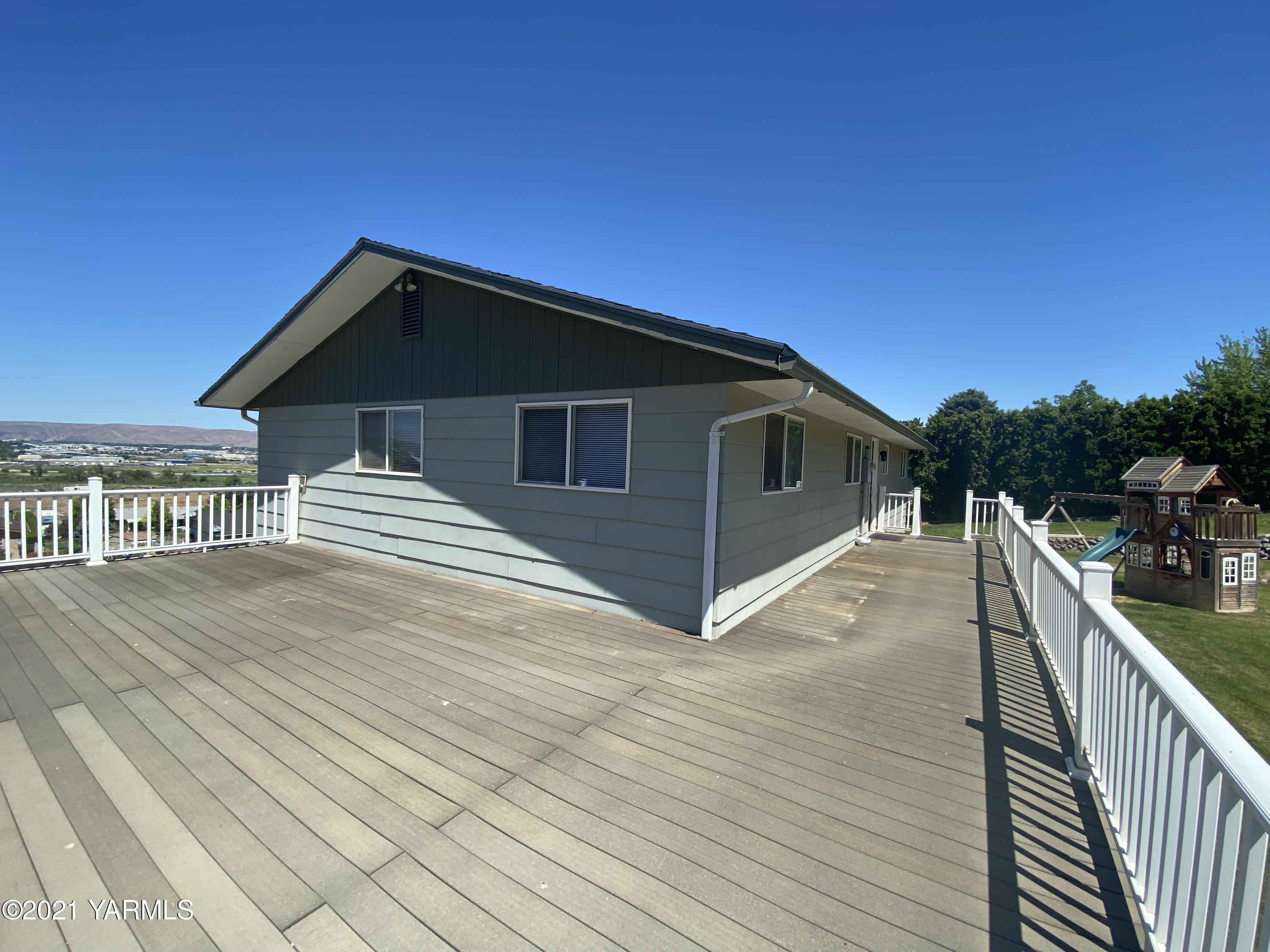 3406 Goodman Road Yakima, WA 98903 - Photo 25 of 30 All Decked out