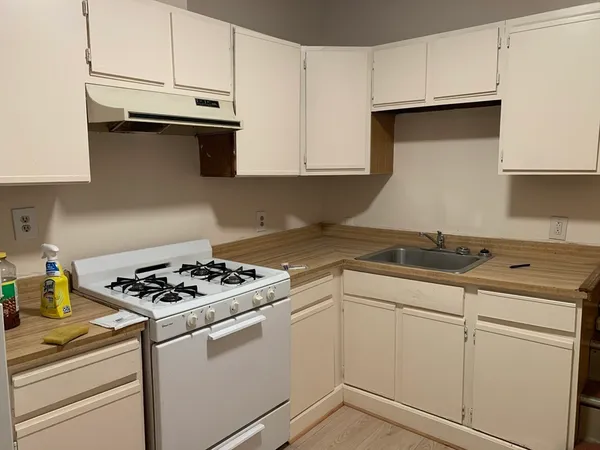 $1,750 | 226 Brightman Street, Unit 1 SOUTH, Fall River, MA 02720