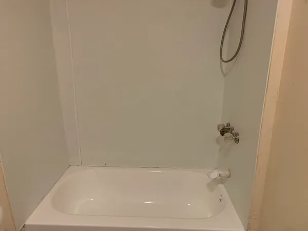 $1,750 | 226 Brightman Street, Unit 1 SOUTH, Fall River, MA 02720