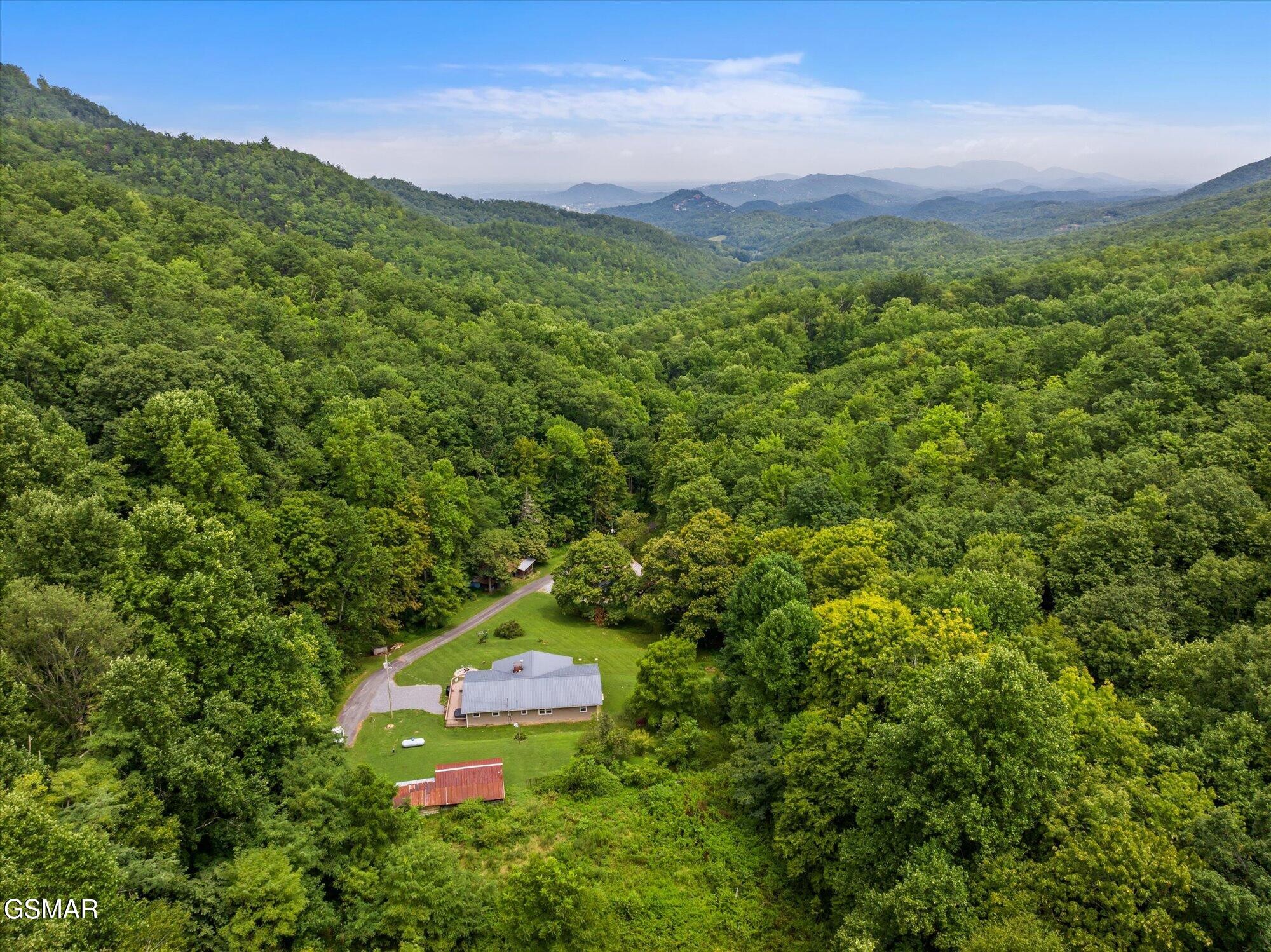 2205 Starkeytown Road Pigeon Forge, TN 37862 - Photo 2 of 34 Gallery Image 2