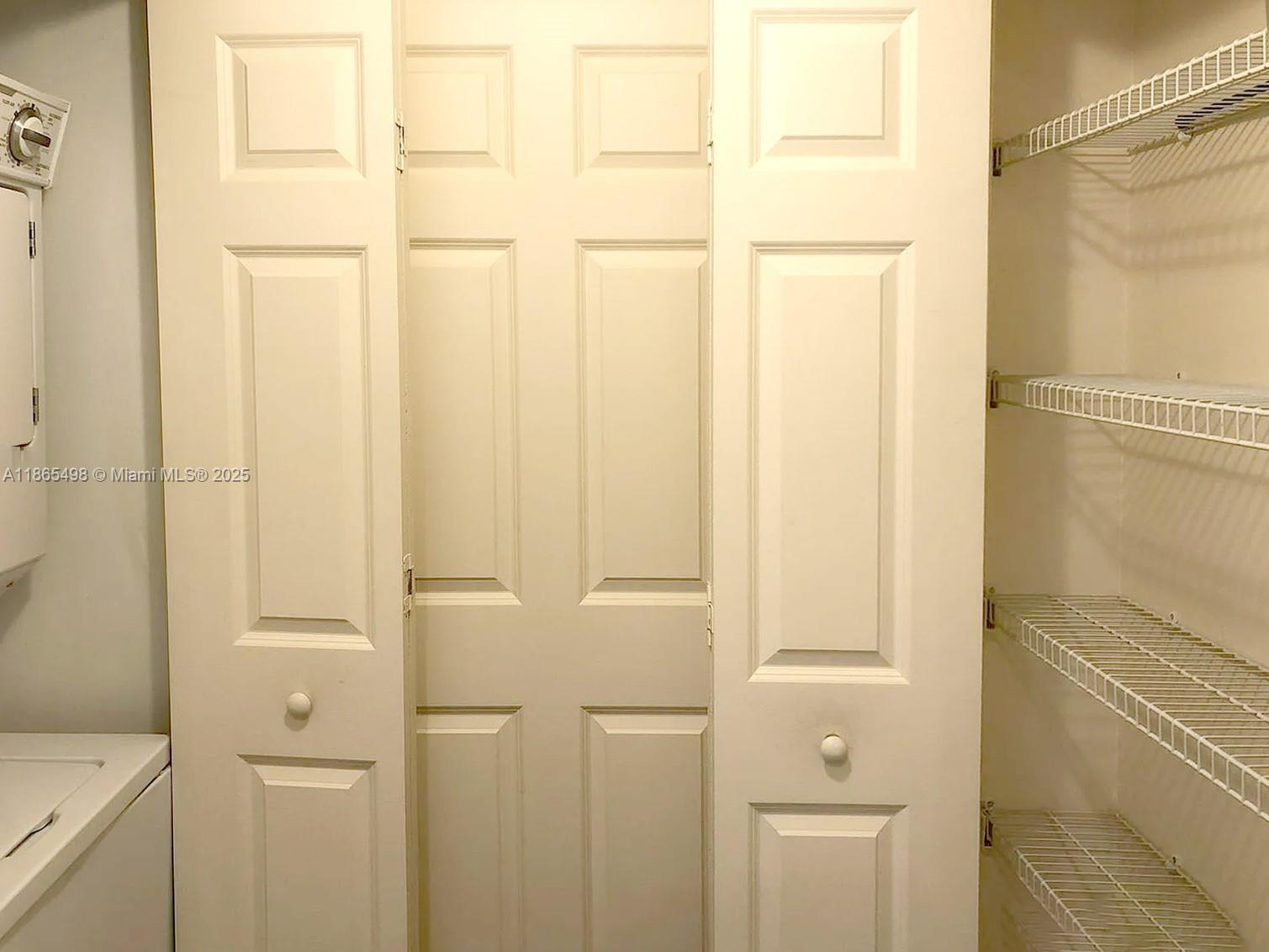 888 Douglas Road, Unit 1512 Coral Gables, FL 33134 - Photo 7 of 20 a bathroom with a shower