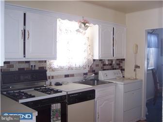400 Flanders Road Bellmawr, NJ 08031 - Photo 4 of 12 Living Room