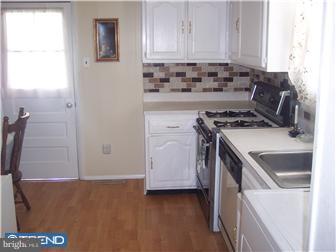 400 Flanders Road Bellmawr, NJ 08031 - Photo 5 of 12 Living Room