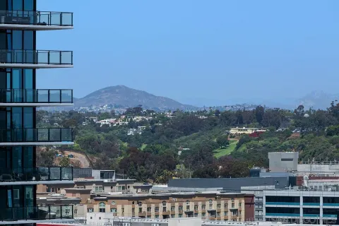 $699,000 | 800 The Mark Lane, Unit 2002, San Diego, CA 92101