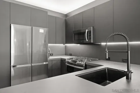 $699,000 | 800 The Mark Lane, Unit 2002, San Diego, CA 92101