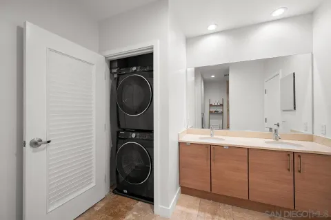 $699,000 | 800 The Mark Lane, Unit 2002, San Diego, CA 92101