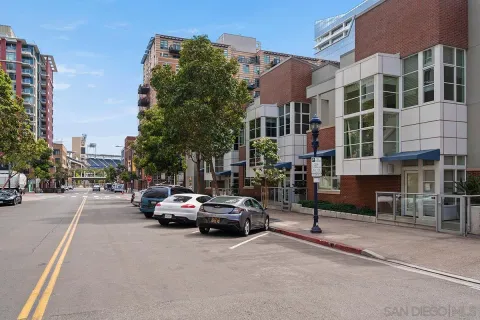 $699,000 | 800 The Mark Lane, Unit 2002, San Diego, CA 92101