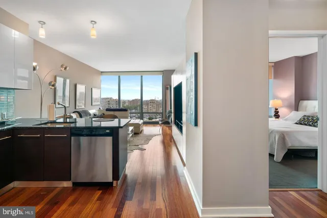 $450,000 | 2101 Market Street, Unit 1408, Philadelphia, PA 19103