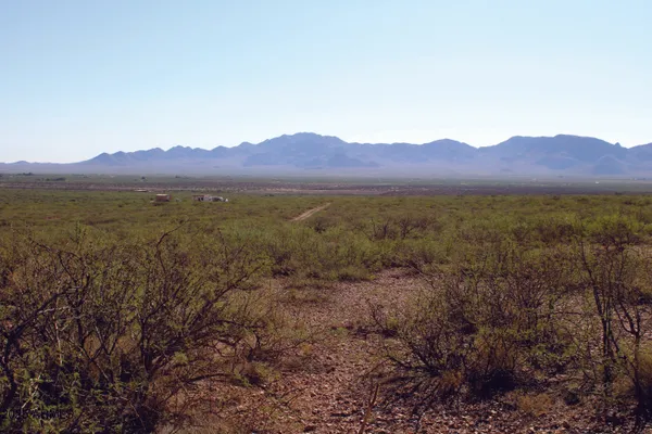 a view of an mountain and a mountain view