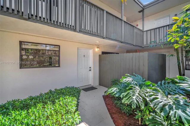 $3,400 | 3265 Virginia Street, Unit 7, Miami, FL 33133