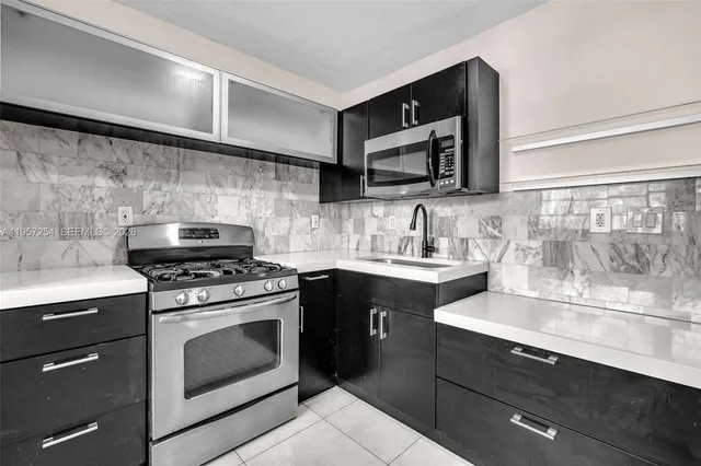 $3,400 | 3265 Virginia Street, Unit 7, Miami, FL 33133