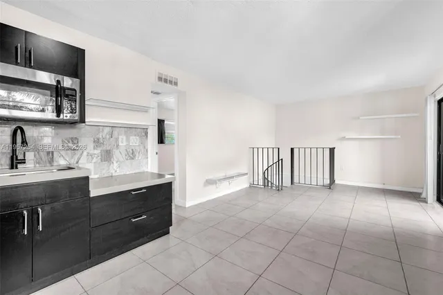 $3,400 | 3265 Virginia Street, Unit 7, Miami, FL 33133