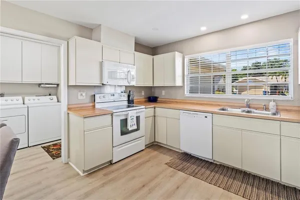 $2,900 | 5207 88th Street West, Bradenton, FL 34210