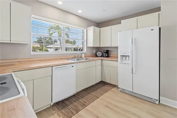 $2,900 | 5207 88th Street West, Bradenton, FL 34210