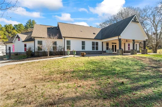 $949,900 | 641 Bill Watkins Road, Hoschton, GA 30548