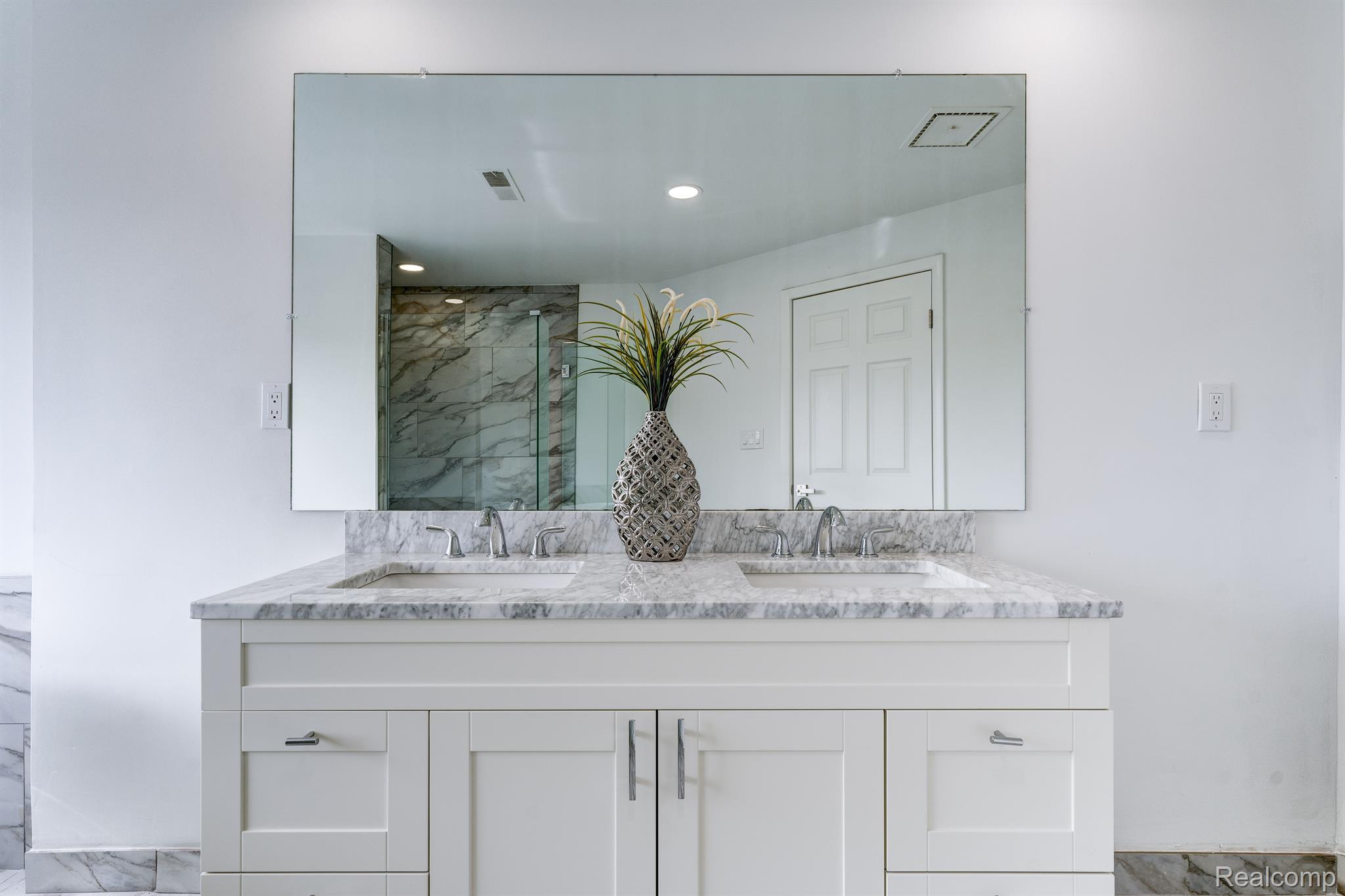 4851 Commerce Road West Bloomfield, MI 48324 - Photo 33 of 71 Gallery Image 33
