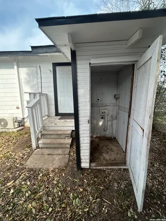 $900 | 310 Finton, Unit A, San Antonio, TX 78204