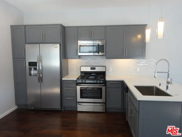 $5,100 | 809 North W Knoll Drive, West Hollywood, CA 90069