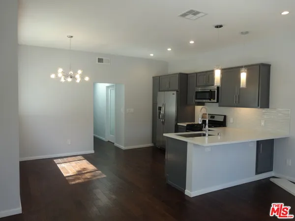 $5,100 | 809 North W Knoll Drive, West Hollywood, CA 90069