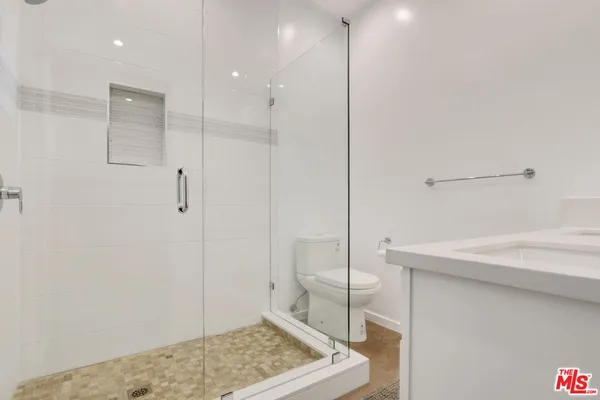 $5,100 | 809 North W Knoll Drive, West Hollywood, CA 90069