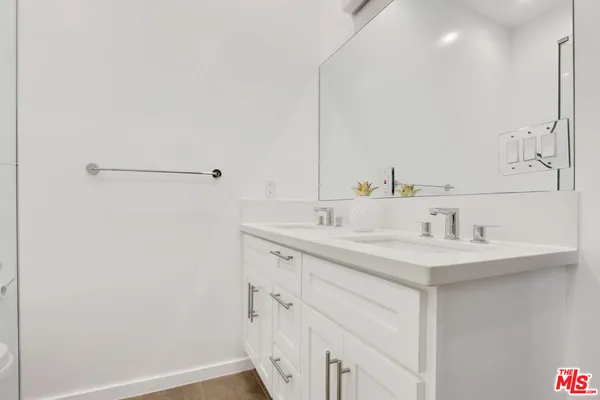 $5,100 | 809 North W Knoll Drive, West Hollywood, CA 90069