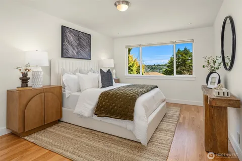 $1,250,000 | 2600 West Howe Street, Seattle, WA 98199
