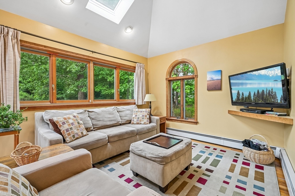 615 Mammoth Road Dracut, MA 01826 - Photo 15 of 41