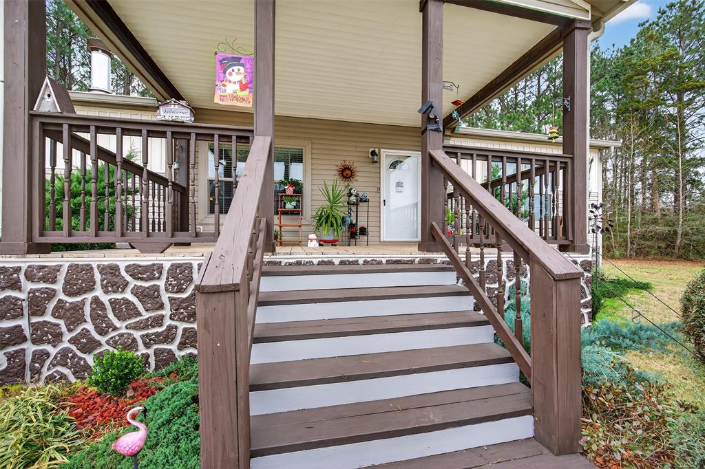 8794 Castle Dale Loop Shreveport, LA 71107 - Photo 4 of 31 View of front entry covered deck