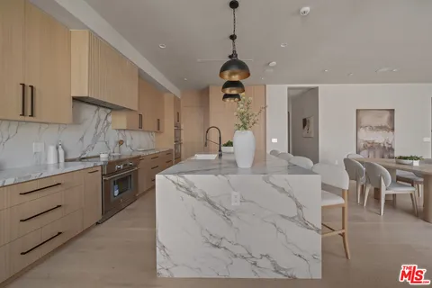 $3,795,000 | 11317 Valley Spring Lane, Studio City, CA 91602