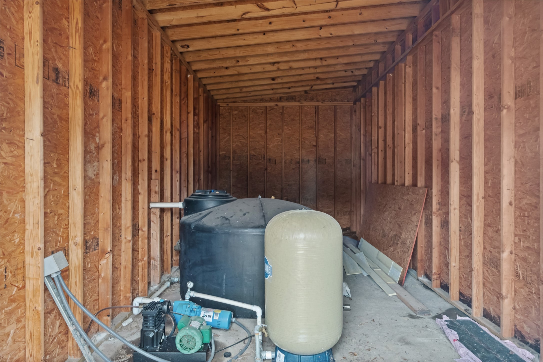 21405 Farm To Market 787 Cleveland, TX 77327 - Photo 21 of 24 Inside of the well house.