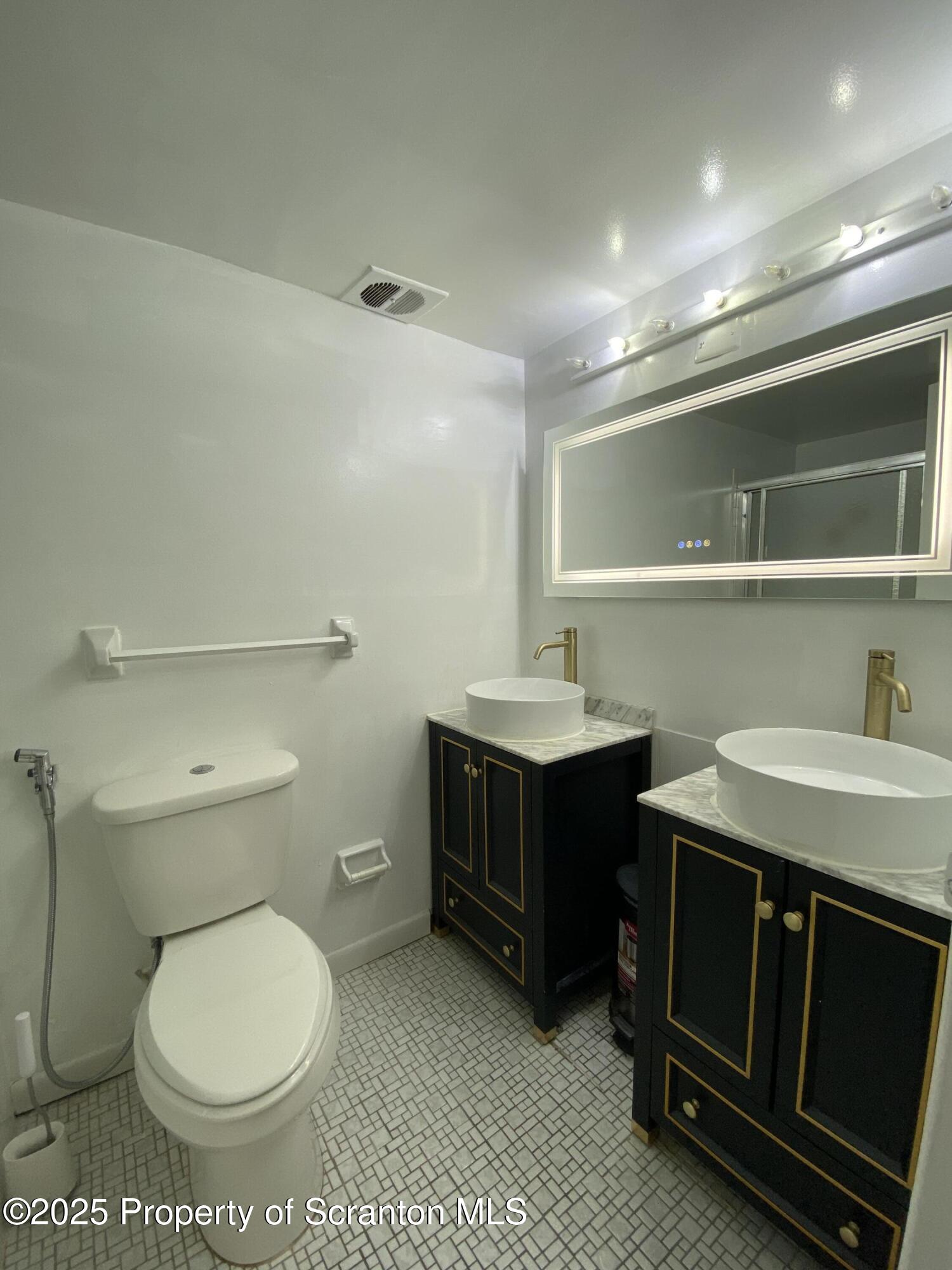 1501 Summit Pointe Scranton, PA 18508 - Photo 13 of 34 a bathroom with a sink a toilet and a mirror