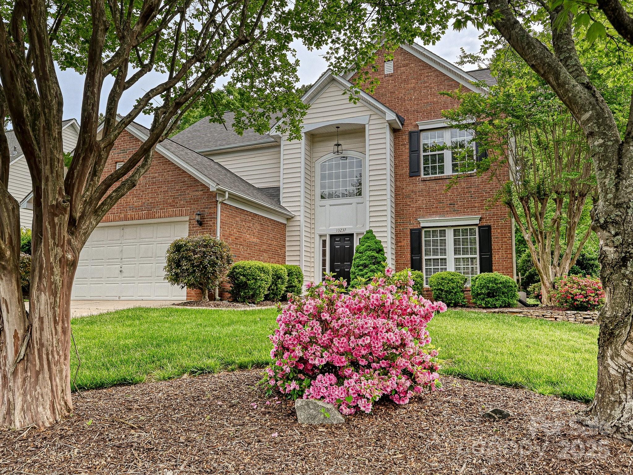13237 Fremington Road Huntersville, NC 28078 - Photo 2 of 36 a front view of a house with garden