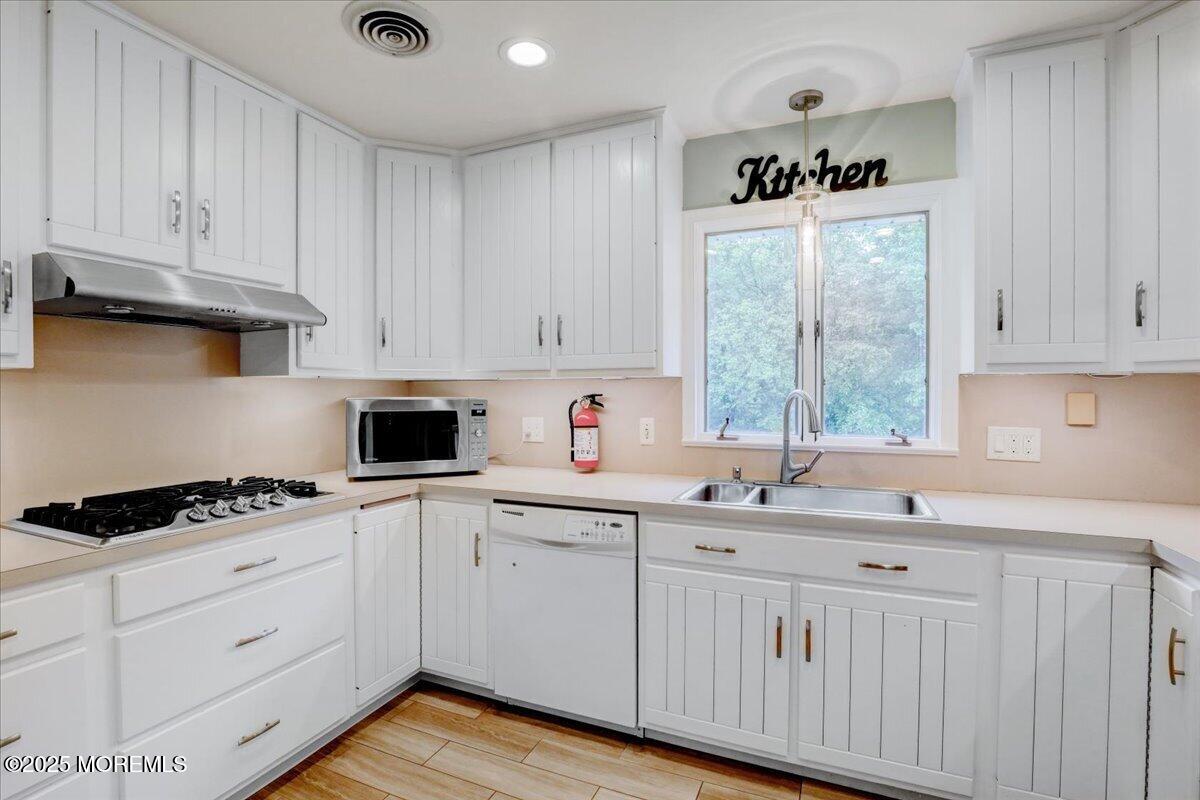 2 Harding Road Freehold, NJ 07728 - Photo 9 of 37 13-Kitchen