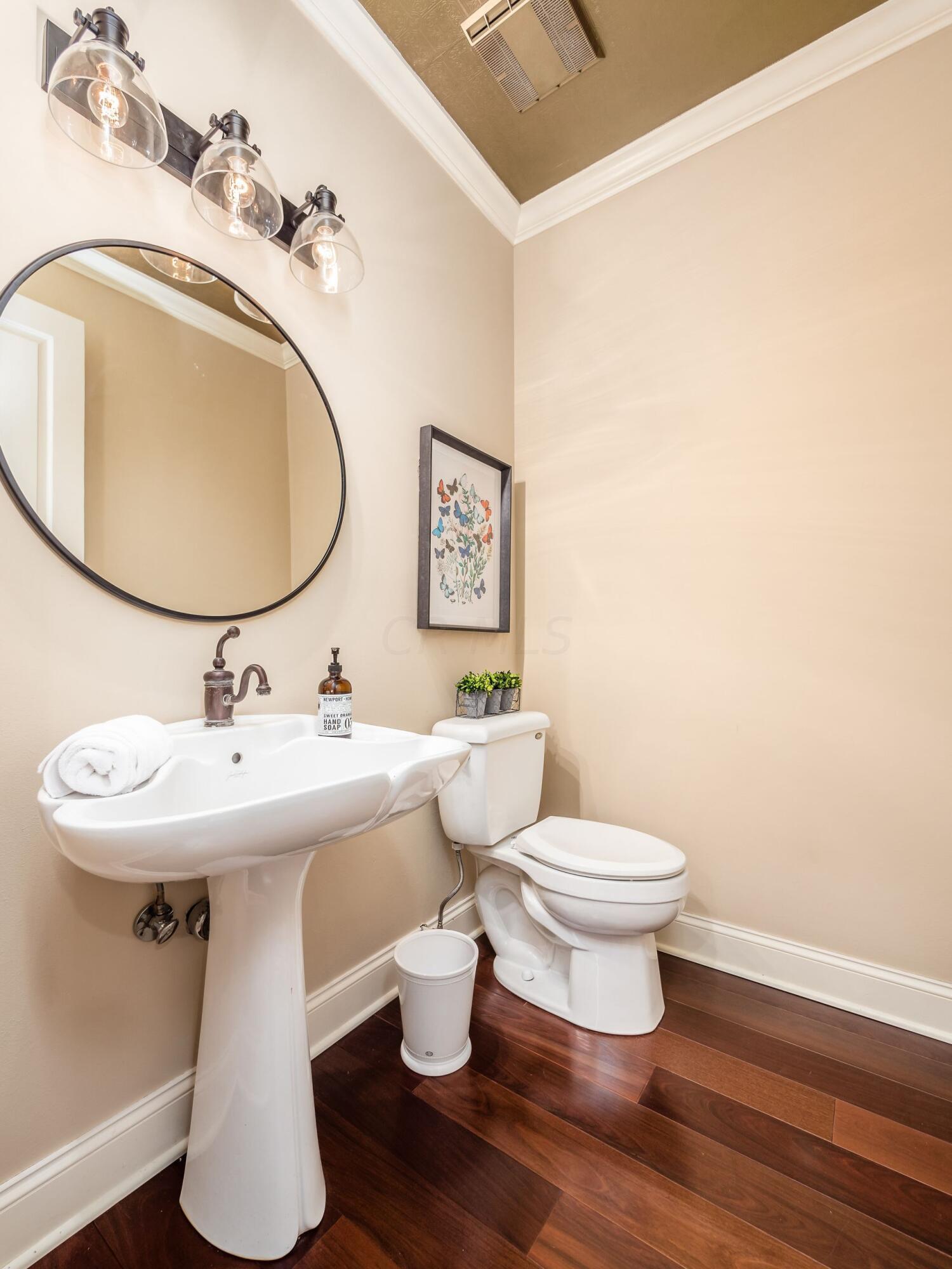2576 Colts Neck Road Blacklick, OH 43004 - Photo 12 of 71 New faucet, lighting, mirror