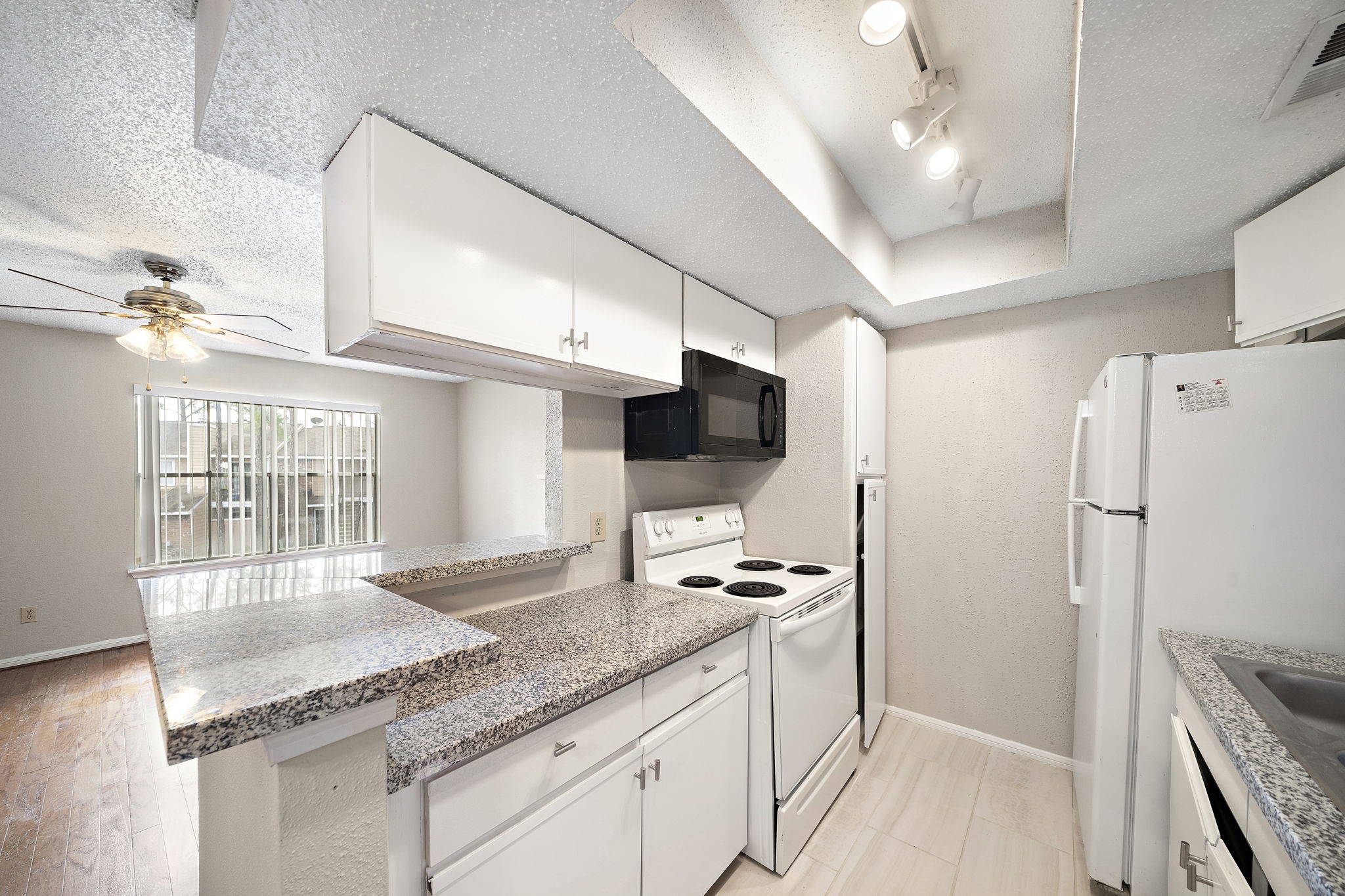 7402 Alabonson Road, Unit 506 Houston, TX 77088 - Photo 6 of 10