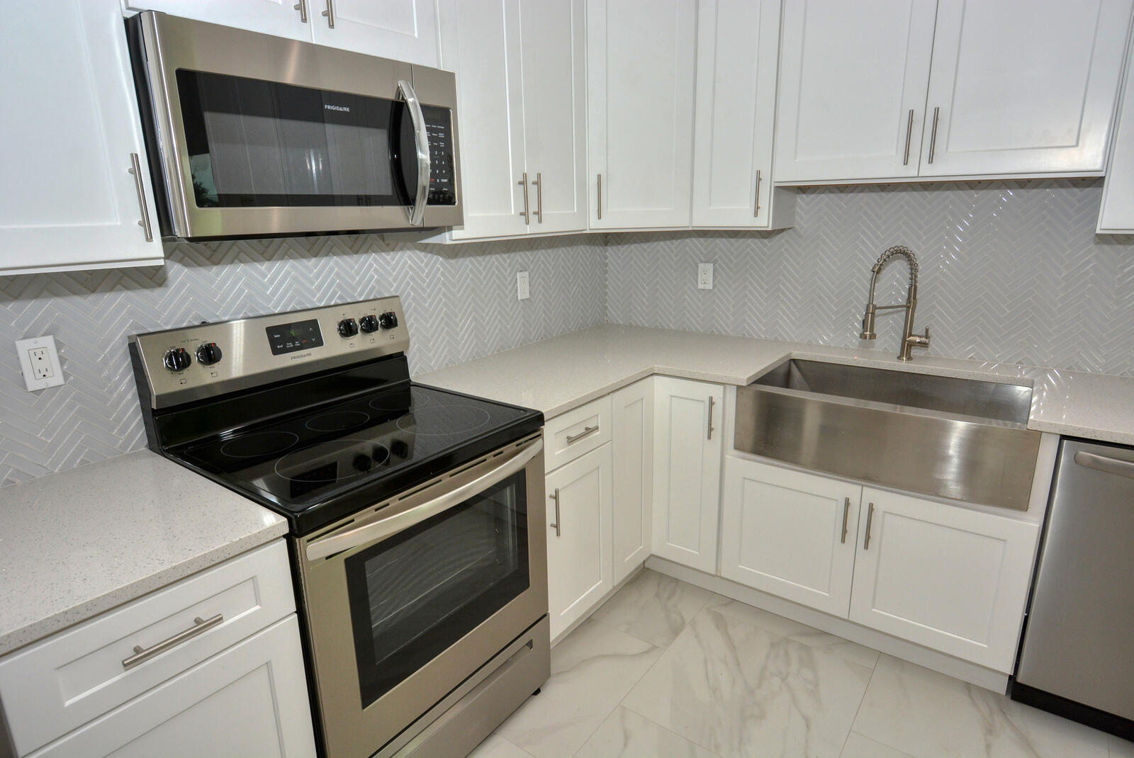 348 Southwest Ridgecrest Drive Port St. Lucie, FL 34953 - Photo 17 of 37 DSC_1184A
