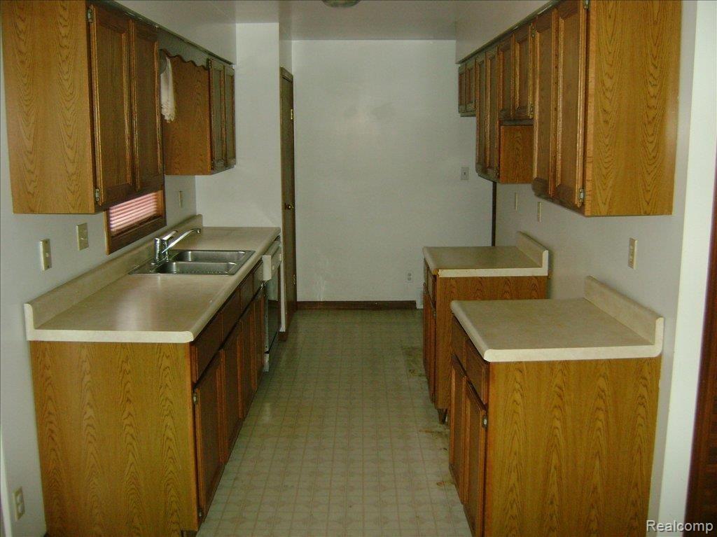 3801 Cedar Road Fort Gratiot, MI 48059 - Photo 7 of 12 3801 cedar 009