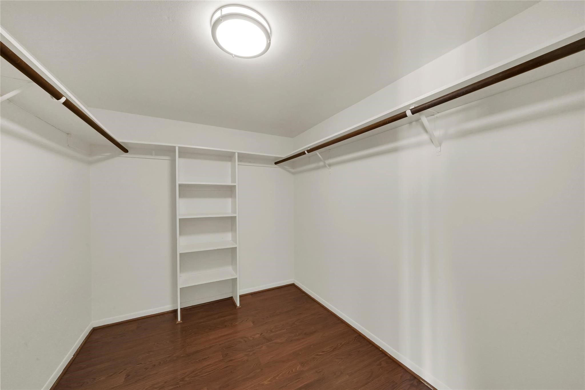 1815 Commonwealth Street, Unit D Houston, TX 77006 - Photo 11 of 23 a view of an empty walk in closet