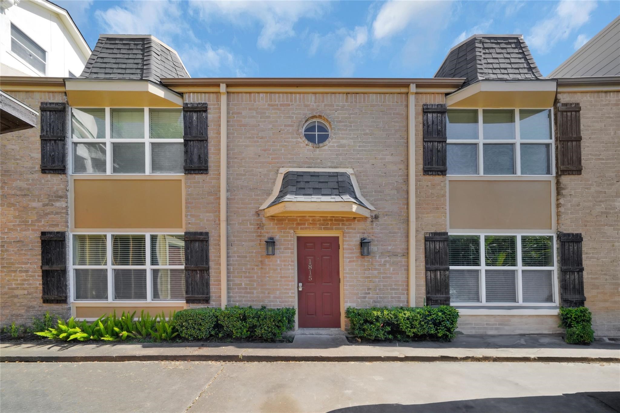 1815 Commonwealth Street, Unit D Houston, TX 77006 - Photo 15 of 23 front view of a brick house with a yard