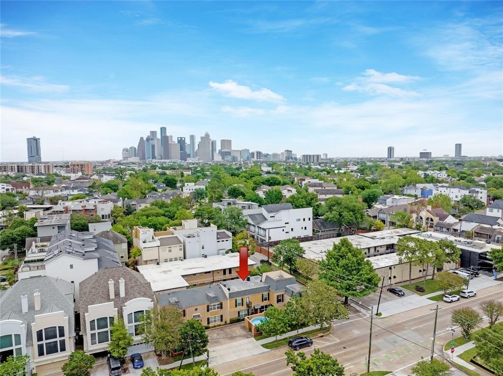 1815 Commonwealth Street, Unit D Houston, TX 77006 - Photo 20 of 23 a view of a city
