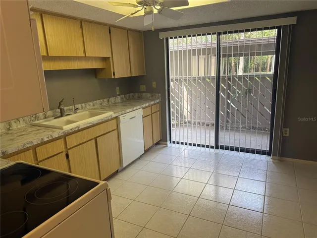 $195,000 | 604 Summerhill Court, Unit B, Safety Harbor, FL 34695