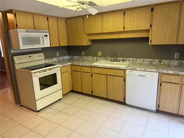 $195,000 | 604 Summerhill Court, Unit B, Safety Harbor, FL 34695