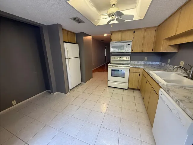 $195,000 | 604 Summerhill Court, Unit B, Safety Harbor, FL 34695